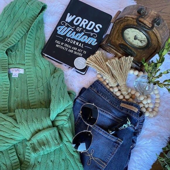 Old Navy Size Medium Green Hooded cable knit sweater with large front pocket - Picture 10 of 10